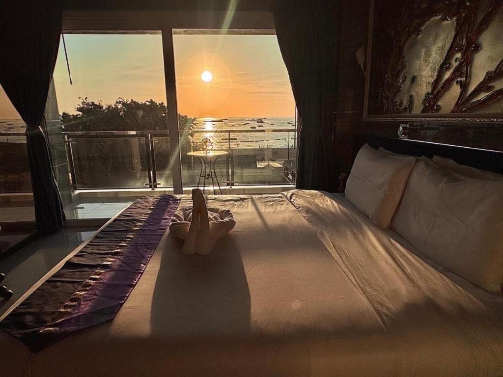 The Globe Hotel, Bar & Restaurant Pattaya ภายนอก รูปภาพ