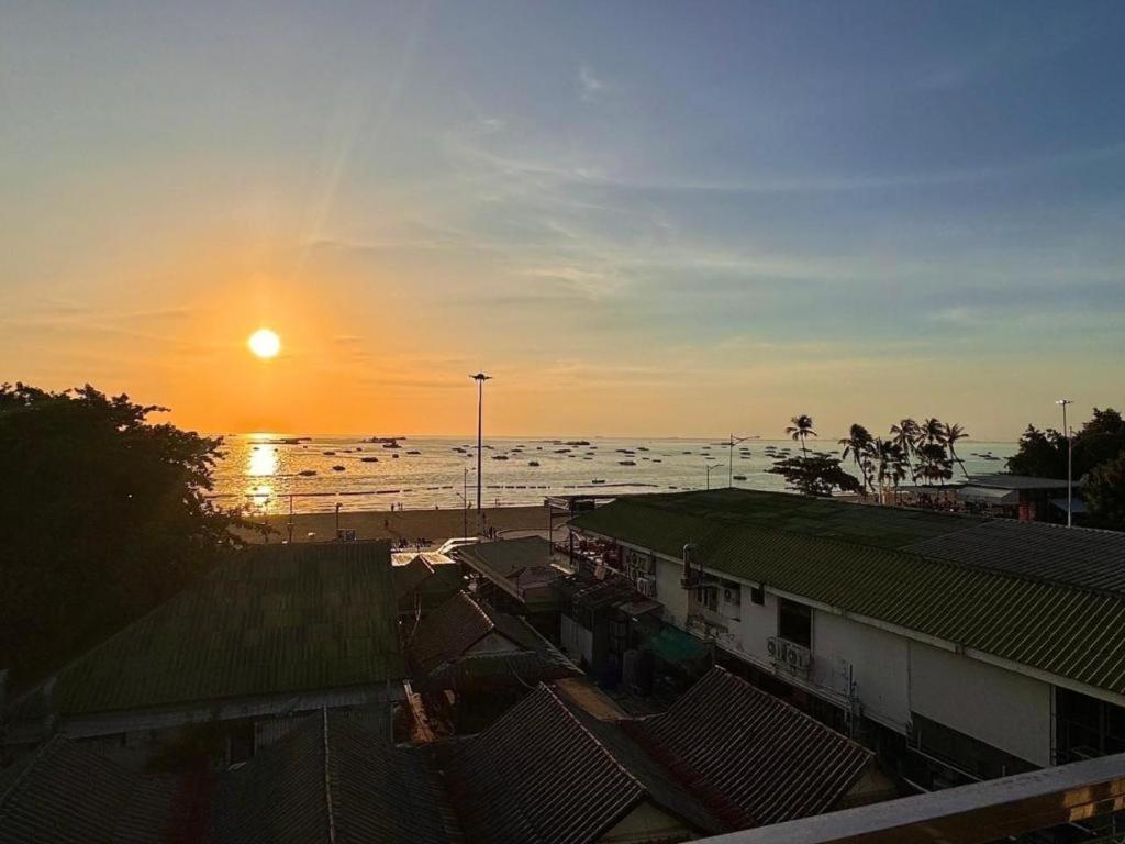 The Globe Hotel, Bar & Restaurant Pattaya ภายนอก รูปภาพ