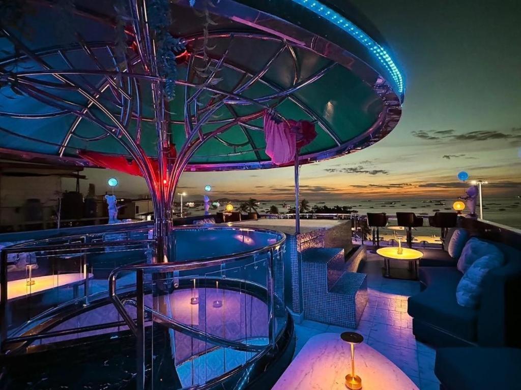The Globe Hotel, Bar & Restaurant Pattaya ภายนอก รูปภาพ