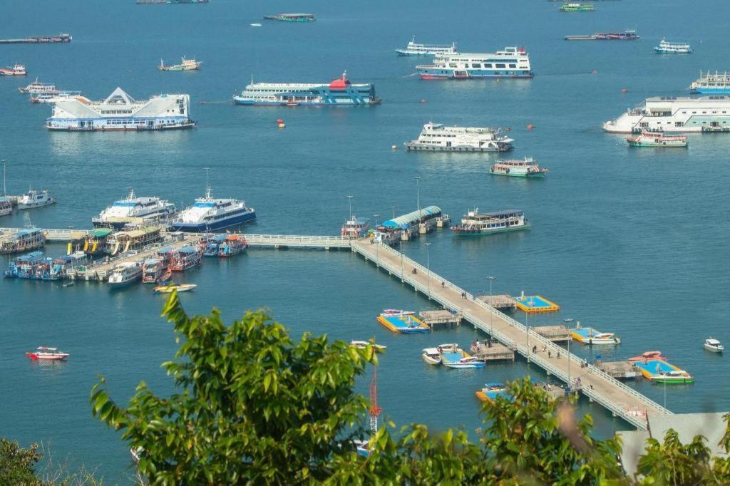 The Globe Hotel, Bar & Restaurant Pattaya ภายนอก รูปภาพ