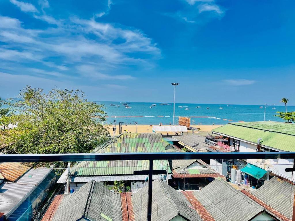 The Globe Hotel, Bar & Restaurant Pattaya ภายนอก รูปภาพ