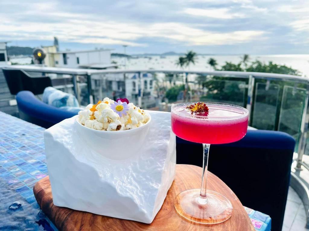 The Globe Hotel, Bar & Restaurant Pattaya ภายนอก รูปภาพ