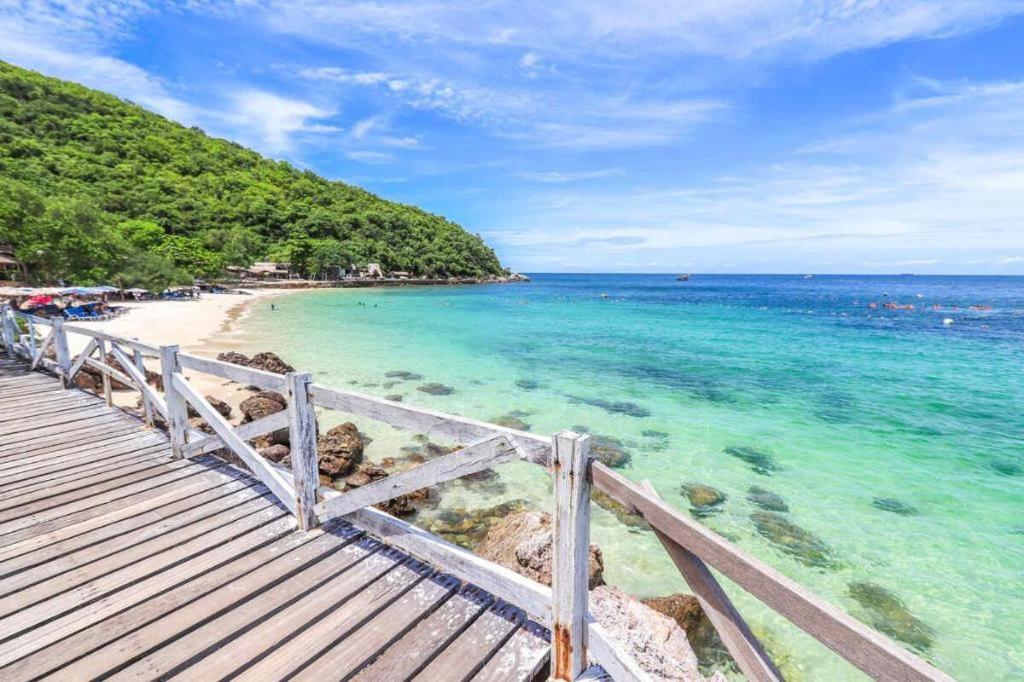 The Globe Hotel, Bar & Restaurant Pattaya ภายนอก รูปภาพ