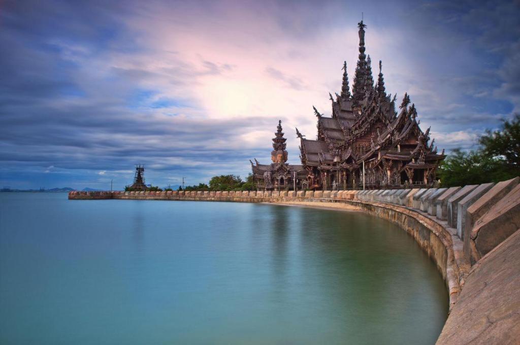 The Globe Hotel, Bar & Restaurant Pattaya ภายนอก รูปภาพ