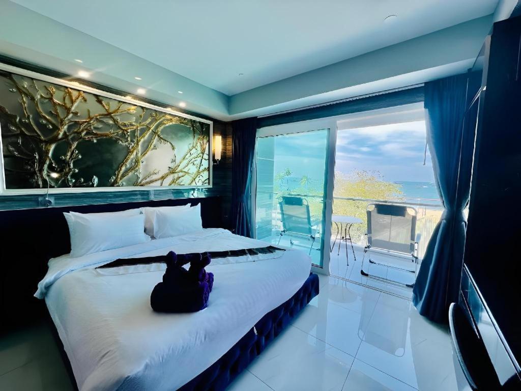 The Globe Hotel, Bar & Restaurant Pattaya ภายนอก รูปภาพ