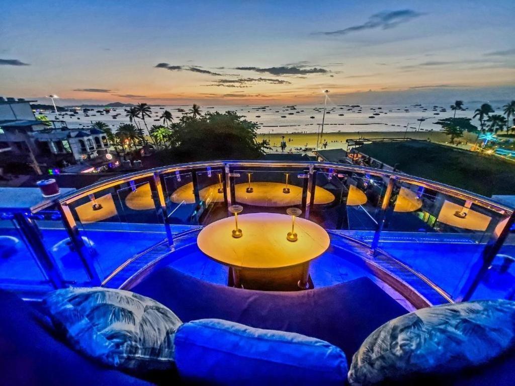The Globe Hotel, Bar & Restaurant Pattaya ภายนอก รูปภาพ